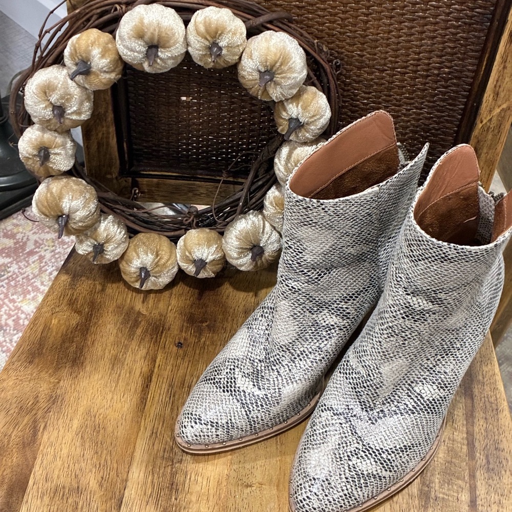 🔥Ccocci Stylish Snakeskin Ankle Boots 8.5